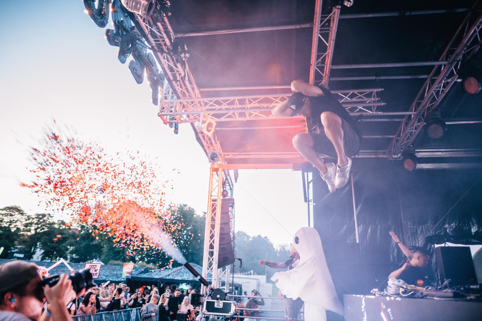 DJ Jumping on Stage Dolan Beats Festival